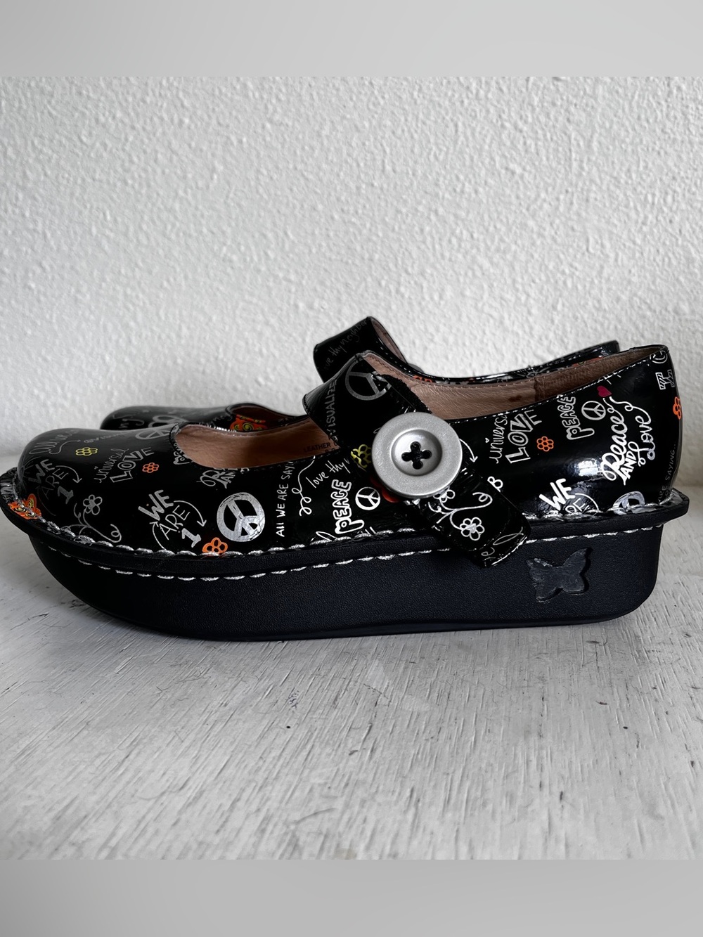 Alegria Black Patent Paloma Peace & Love Mary Janes Doodle Art Size 37